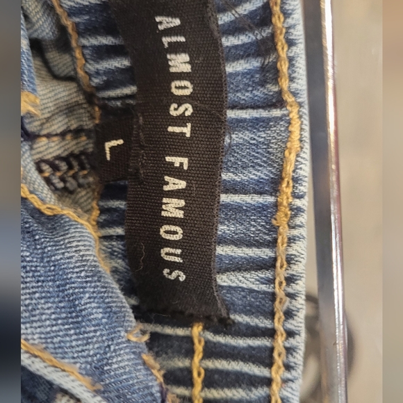 Almost Famous Jeans - Picture 3 of 5